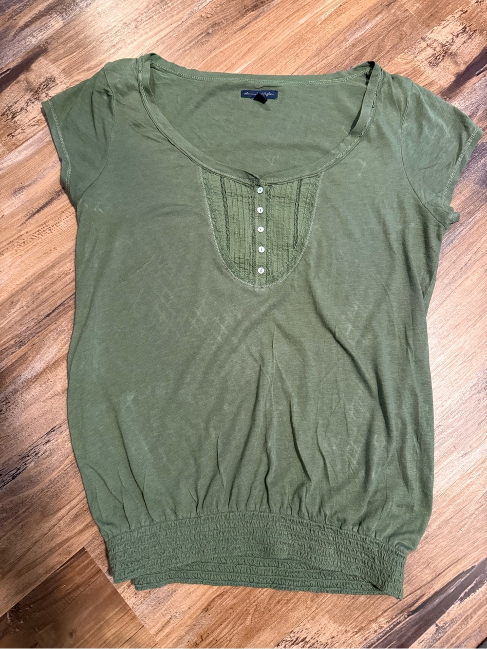 American Eagle Outfitters Olive Scoop Neck Short Sleeve Tee